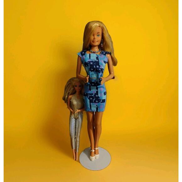 SuperSize Barbie 18" Doll Vintage 1976 w/ Dress And Jewelry/Shoes Super Size